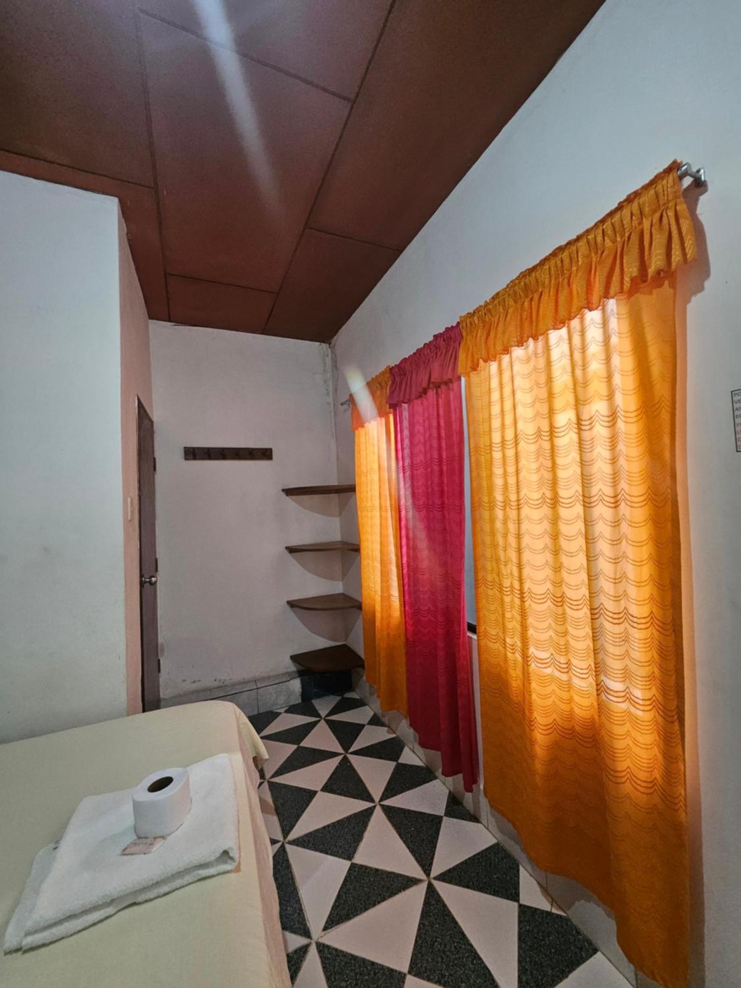 Sarisa House Hotell Iquitos Eksteriør bilde